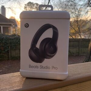 Beats Studio Pro - Wireless Bluetooth Noise Cancelling Headphones - Black